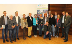 REGIS Obmann Bgm. Alexander Scheutz und REGIS Geschäftsführerin Rosa Wimmer mit den Mitgliedern des PAG Gremiums REGIS Obmann Bgm. Alexander Scheutz und REGIS Geschäftsführerin Rosa Wimmer mit den Mitgliedern des PAG Gremiums