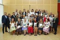 An der GuKPS Vöcklabruck freuen sich die neuen Diplomand/innen über ihren Abschluss An der GuKPS Vöcklabruck freuen sich die neuen Diplomand/innen über ihren Abschluss
