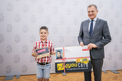 Landeshauptmann Stelzer überreicht 10.000ste 4youCard.Junior Landeshauptmann Stelzer überreicht 10.000ste 4youCard.Junior