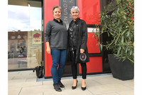 SPÖ-Bezirksvorsitzende Bettina Lancaster und NR-Abg. Doris Magreiter beim Besuch des Bezirksaltenheimes in Kremsmünster SPÖ-Bezirksvorsitzende Bettina Lancaster und NR-Abg. Doris Magreiter beim Besuch des Bezirksaltenheimes in Kremsmünster