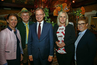 LAbg. Michaela Langer-Weninger, Landeshauptmann Thomas Stelzer, Abg.z.NR Angelika Winzig und LAbg. Eliasbeth Kölblinger trafen bei Alfons Baldinger (2.v.l.) mit den Funktionären des Wahlkreises zusammen LAbg. Michaela Langer-Weninger, Landeshauptmann Thomas Stelzer, Abg.z.NR Angelika Winzig und LAbg. Eliasbeth Kölblinger trafen bei Alfons Baldinger (2.v.l.) mit den Funktionären des Wahlkreises zusammen