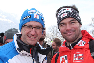 Zwei 2. Plätze für OÖ-Skiass Vincent Kriechmayr - im Bild mit Landesrat Achleitner