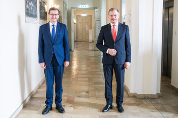 Wirtschafts-Landesrat Markus Achleitner und Landeshauptmann Mag. Thomas Stelzer. Wirtschafts-Landesrat Markus Achleitner und Landeshauptmann Mag. Thomas Stelzer.