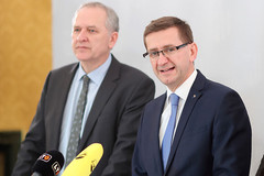 Wirtschafts-Landesrat Markus Achleitner und AMS-Landesgeschäftsführer Gerhard Straßer Wirtschafts-Landesrat Markus Achleitner und AMS-Landesgeschäftsführer Gerhard Straßer