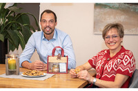 Klaus Lindinger und Monika Neudorfer freuen sich gemeinsam mit den 24 Wels-Land-Gemeinden auf den ersten virtuellen Adventkalender des Bezirks Klaus Lindinger und Monika Neudorfer freuen sich gemeinsam mit den 24 Wels-Land-Gemeinden auf den ersten virtuellen Adventkalender des Bezirks