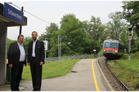 Die Einfahrt der Almtalbahn ist gesichert! Darüber freuen sich Bezirksparteiobmann NR Klaus Lindinger (re.) und Bürgermeistersprecher Andreas Stockinger (li.). Die Einfahrt der Almtalbahn ist gesichert! Darüber freuen sich Bezirksparteiobmann NR Klaus Lindinger (re.) und Bürgermeistersprecher Andreas Stockinger (li.).