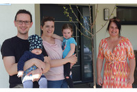 Familie Bischof mit Gemeinderätin Martina Huber Familie Bischof mit Gemeinderätin Martina Huber