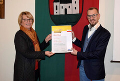 v.l. Bürgermeisterin Maria Pachner und Leiter der Arbeitsgruppe „Gesunde Gemeinde“ Dr. Adolf Leodolter v.l. Bürgermeisterin Maria Pachner und Leiter der Arbeitsgruppe „Gesunde Gemeinde“ Dr. Adolf Leodolter