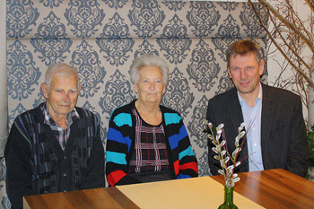 Die Jubilarin mit Vizebürgermeister Andreas Kaltenbrunner (r) Die Jubilarin mit Vizebürgermeister Andreas Kaltenbrunner (r)
