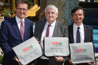 Generaldirektor Markus Achleitner, Fachgruppenobmann der oö. Gesundheitsbetriebe, OÖ-Gemeindebund-Präsident LAbg. Johann Hingsamer, Dr. Robert Steiner Generaldirektor Markus Achleitner, Fachgruppenobmann der oö. Gesundheitsbetriebe, OÖ-Gemeindebund-Präsident LAbg. Johann Hingsamer, Dr. Robert Steiner