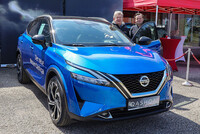 Manfred und Mario Bamminger mit dem neuen Nissan Qashqai Manfred und Mario Bamminger mit dem neuen Nissan Qashqai