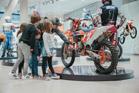 Familienzeit im Advent in der KTM Motohall Familienzeit im Advent in der KTM Motohall