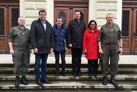 v.l.: Obst Andreas Kastberger, LAbg. Hirz, LAbg. Frauscher, LAbg. Gruber, LAbg. Peutlberger-Naderer und HUAk-Kommandant Brigadier Nikolaus Egger v.l.: Obst Andreas Kastberger, LAbg. Hirz, LAbg. Frauscher, LAbg. Gruber, LAbg. Peutlberger-Naderer und HUAk-Kommandant Brigadier Nikolaus Egger
