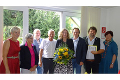 Von links nach rechts: Gemeindevorstand und Goldhauben-Obfrau Maria Obermayr, Gemeinderätin Hermine Straßlmair, Gemeinderat Anton Zimmel, Bürgermeister a.D. Siegfried Straßl, Caritas-Leitung Elfriede Stichlberger, Bürgermeister Dieter Lang, Gemeindevorstand DI Dr. Peter Rohrmoser und Caritas-Leiterin OÖ Regina Rockenschaub. Von links nach rechts: Gemeindevorstand und Goldhauben-Obfrau Maria Obermayr, Gemeinderätin Hermine Straßlmair, Gemeinderat Anton Zimmel, Bürgermeister a.D. Siegfried Straßl, Caritas-Leitung Elfriede Stichlberger, Bürgermeister Dieter Lang, Gemeindevorstand DI Dr. Peter Rohrmoser und Caritas-Leiterin OÖ Regina Rockenschaub.