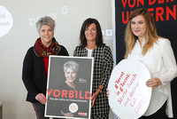 V. l. Vorbildunternehmerin Bettina Blahnik-Wöss, WKOÖ-Vizepräsidentin und FidW-Landesvorsitzende Margit Angerlehner, FidW-Bezirksvorsitzende Rohrbach DI Vera Groiss V. l. Vorbildunternehmerin Bettina Blahnik-Wöss, WKOÖ-Vizepräsidentin und FidW-Landesvorsitzende Margit Angerlehner, FidW-Bezirksvorsitzende Rohrbach DI Vera Groiss