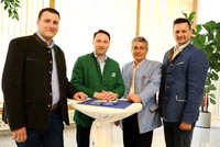 Bürgermeisterkandidat Patrik Reiter, Landeshauptmann-Stv. Dr. Manfred Haimbuchner, Klubobmann Ing. Herwig Mahr und LAbg. Michael Gruber Bürgermeisterkandidat Patrik Reiter, Landeshauptmann-Stv. Dr. Manfred Haimbuchner, Klubobmann Ing. Herwig Mahr und LAbg. Michael Gruber