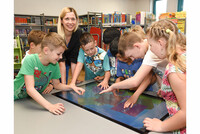 Die Stadtbibliothek ist Lernort, Treffpunkt, Veranstaltungsort und besonders für Kinder und Jugendliche eine unverzichtbare Einrichtung zur Förderung des Lesens. Die Stadtbibliothek ist Lernort, Treffpunkt, Veranstaltungsort und besonders für Kinder und Jugendliche eine unverzichtbare Einrichtung zur Förderung des Lesens.