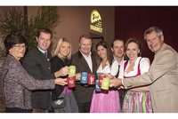 Wirtshausführer-Herausgeberin Renate Wagner-Wittula, die oberösterreichischen Bierwirte 2018 Robert Ramsebner mit Gattin Sigrid, Stiegl-Eigentümer Heinrich Dieter und Alessandra Kiener, Gerhard Ramsebner mit Gattin Barbara und Wirtshausführer-Herausgeber Klaus Egle Wirtshausführer-Herausgeberin Renate Wagner-Wittula, die oberösterreichischen Bierwirte 2018 Robert Ramsebner mit Gattin Sigrid, Stiegl-Eigentümer Heinrich Dieter und Alessandra Kiener, Gerhard Ramsebner mit Gattin Barbara und Wirtshausführer-Herausgeber Klaus Egle