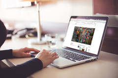 Online-Marktplatz am Bildschirm Online-Marktplatz am Bildschirm