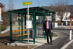 Errichtung eines Buswartehäuschens in Bad Mühllacken Errichtung eines Buswartehäuschens in Bad Mühllacken