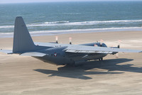 Die C130 Hercules des Österreichischen Bundesheeres landet am dänischen VEJERS Strand Die C130 Hercules des Österreichischen Bundesheeres landet am dänischen VEJERS Strand
