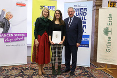 Landesrätin Mag. Christine Haberlander mit Siegerin der Kategorie 2 Claudia Witzeneder und Landtagspräsident KommR Viktor Sigl Landesrätin Mag. Christine Haberlander mit Siegerin der Kategorie 2 Claudia Witzeneder und Landtagspräsident KommR Viktor Sigl