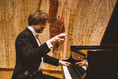 Clemens Zeilinger am Klavier Clemens Zeilinger am Klavier