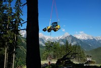 Radlader hängt am Helicopter Radlader hängt am Helicopter
