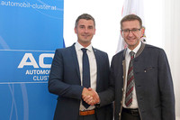 V.l.: Der neue Manager des Automobil-Clusters, Florian Danmayr. mit Wirtschafts-Landesrat Markus Achleitner V.l.: Der neue Manager des Automobil-Clusters, Florian Danmayr. mit Wirtschafts-Landesrat Markus Achleitner