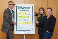 v.l.n.r: Obmann der Region Sterngartl Gusental Bgm. Martin Tanzer, Sandra Prandstätter (Praktikantin), Martina Birngruber (GF Region Sterngartl Gusental) v.l.n.r: Obmann der Region Sterngartl Gusental Bgm. Martin Tanzer, Sandra Prandstätter (Praktikantin), Martina Birngruber (GF Region Sterngartl Gusental)
