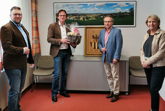 Die Gratulanten mit dem Jubilar v.l.n.r: FPÖ-Bezirksgeschäftsführer Thomas Radler, Bürgermeister Dieter Lang, FPÖ-Bezirksparteiobmann LR Bgm. Wolfgang Klinger und Bezirkssekretärin Andrea Jarolim Die Gratulanten mit dem Jubilar v.l.n.r: FPÖ-Bezirksgeschäftsführer Thomas Radler, Bürgermeister Dieter Lang, FPÖ-Bezirksparteiobmann LR Bgm. Wolfgang Klinger und Bezirkssekretärin Andrea Jarolim