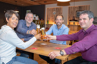 Bürgermeister Franz Steininger (v.re.), Abg.z.NR Klaus Lindinger, GR Michael Bayer und Fraktionsobfrau Eveline Palzer kehren gerne wieder beim Dorfwirt ein. Bürgermeister Franz Steininger (v.re.), Abg.z.NR Klaus Lindinger, GR Michael Bayer und Fraktionsobfrau Eveline Palzer kehren gerne wieder beim Dorfwirt ein.