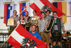 Österreichs MäherInnen v.l.n.r.: Matthias Grossbichler (OÖ), Karin Kronberger (OÖ), Andreas Pertiller (Sbg), Elisabeth Schilcher (Sbg), Maximilian Topf (OÖ), Österreichs MäherInnen v.l.n.r.: Matthias Grossbichler (OÖ), Karin Kronberger (OÖ), Andreas Pertiller (Sbg), Elisabeth Schilcher (Sbg), Maximilian Topf (OÖ),