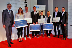 Sport-Landesrat Dr. Michael Strugl (l.) und VKB-Generaldirektor Mag. Christoph Wurm (r.) ehrten die Sport-Talente 2016 Sport-Landesrat Dr. Michael Strugl (l.) und VKB-Generaldirektor Mag. Christoph Wurm (r.) ehrten die Sport-Talente 2016