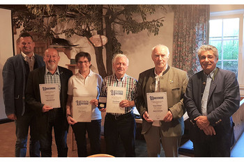 V.l.: LAbg.Michael Gruber, Fritz Langeder, Helga Kogseder, Erhard Riedler, Roman Felbinger, Klubobmann Ing.Herwig Mahr V.l.: LAbg.Michael Gruber, Fritz Langeder, Helga Kogseder, Erhard Riedler, Roman Felbinger, Klubobmann Ing.Herwig Mahr