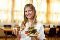 Die Diätologin, Elisabeth Kranzl, rät an heißen Sommertagen vermehrt zu Obst und Gemüse. Die Diätologin, Elisabeth Kranzl, rät an heißen Sommertagen vermehrt zu Obst und Gemüse.