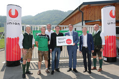 Bernhard Lankmaier, GF Wildpark Grünau, Thomas Groschl, UFC Grünau/Fußball, Johannes Rumplmayr, ASVÖ-Schützenverein, Bürgermeister Wolfgang Bammer, Grünau, Sport-Landesrat Markus Achleitner, Union-Präsident Franz Schiefermair, LAbg. Rudi Raffelsberger Bernhard Lankmaier, GF Wildpark Grünau, Thomas Groschl, UFC Grünau/Fußball, Johannes Rumplmayr, ASVÖ-Schützenverein, Bürgermeister Wolfgang Bammer, Grünau, Sport-Landesrat Markus Achleitner, Union-Präsident Franz Schiefermair, LAbg. Rudi Raffelsberger