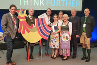 Die Vertreter der Gemeinde Hinterstoder und der Urlaubsregion Pyhrn-Priel bei der Preisverleihung. Die Vertreter der Gemeinde Hinterstoder und der Urlaubsregion Pyhrn-Priel bei der Preisverleihung.