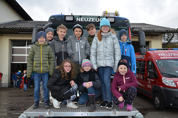 40 VolksschülerInnen besuchen FF Neuzeug-Sierninghofen 40 VolksschülerInnen besuchen FF Neuzeug-Sierninghofen