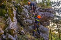 Sprengvorbereitungen am gefährdeten Felsen Sprengvorbereitungen am gefährdeten Felsen