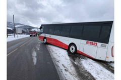 Linienbus im Straßengraben Linienbus im Straßengraben