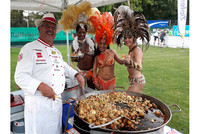 Auch die brasilianischen Sambatänzerinnen genossen die Leckerbissen von Grill-Vizeweltmeister Franz Kupetzius Auch die brasilianischen Sambatänzerinnen genossen die Leckerbissen von Grill-Vizeweltmeister Franz Kupetzius