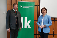 Präsidentin Michaela LangerWeninger und Almverein-Obmann Johann Feßl Präsidentin Michaela LangerWeninger und Almverein-Obmann Johann Feßl