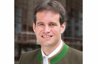 Bürgermeister Franz Steininger kündigte seinen Rücktritt an. Er will sich in Zukunft auf Familie und Bauernhof konzentrieren. Bürgermeister Franz Steininger kündigte seinen Rücktritt an. Er will sich in Zukunft auf Familie und Bauernhof konzentrieren.