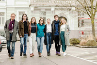 v. l.: Landesrat Rudi Anschober, Bernhard Schwab (HTL Wels), Ida Berschl (BORG Schärding), Helena Ornetsmüller (Borg Schärding), Mia Gatt (GVP Linz) , Bjarne Kirchmair (GVP Linz), Annalena Aumer (HTL 1 Linz) v. l.: Landesrat Rudi Anschober, Bernhard Schwab (HTL Wels), Ida Berschl (BORG Schärding), Helena Ornetsmüller (Borg Schärding), Mia Gatt (GVP Linz) , Bjarne Kirchmair (GVP Linz), Annalena Aumer (HTL 1 Linz)