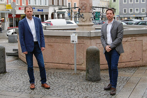 Der neue geschäftsführende Bezirksparteivorsitzende Bgm. Fritz Hosner mit Sebastian Forstner, der zum Bezirks-Spitzenkandidaten für die Landtagswahl gekürt wurde Der neue geschäftsführende Bezirksparteivorsitzende Bgm. Fritz Hosner mit Sebastian Forstner, der zum Bezirks-Spitzenkandidaten für die Landtagswahl gekürt wurde