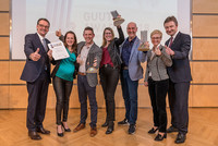 V. l.: WKO-Obmann Reinhard Stadler, Julia und Thomas Mayr, Birgit Wolfmair, Johann Schütz, WKOÖ-Präsidentin Doris Hummer und WKO-Bezirksstellenleiter Franz Tauber. V. l.: WKO-Obmann Reinhard Stadler, Julia und Thomas Mayr, Birgit Wolfmair, Johann Schütz, WKOÖ-Präsidentin Doris Hummer und WKO-Bezirksstellenleiter Franz Tauber.
