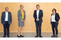 Bürgermeister Andreas Obermayr (2.v.re.) mit dem fleißigen Team des Gemeindeamts Amtsleiter Johannes Himmelbauer (v.li.), Alexandra Buchendorfer und Andrea Radlingmayr. Bürgermeister Andreas Obermayr (2.v.re.) mit dem fleißigen Team des Gemeindeamts Amtsleiter Johannes Himmelbauer (v.li.), Alexandra Buchendorfer und Andrea Radlingmayr.