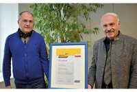 Arbeitskreisleiter der "Gesunden Gemeinde" Mattighofen Franz-Xaver Unger mit Bürgermeister Friedrich Schwarzenhofer Arbeitskreisleiter der "Gesunden Gemeinde" Mattighofen Franz-Xaver Unger mit Bürgermeister Friedrich Schwarzenhofer