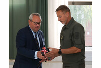 Wolfgang Stanek gratulierte Oberst Arnreiter zu seiner neuen Aufgabe Wolfgang Stanek gratulierte Oberst Arnreiter zu seiner neuen Aufgabe